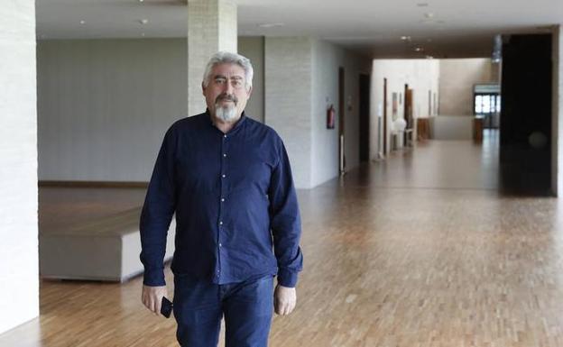 El procurador de Ciudadanos, José ignacio Delgado, posa en las Cortes.