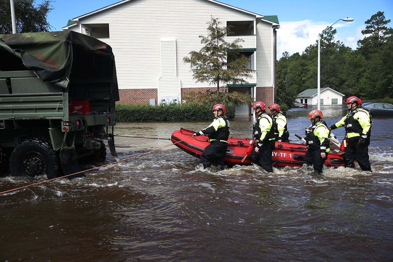 Mientras Florence se disipa en su camino hacia el noroeste, la ahora depresión tropical sigue dejando una pertinaz lluvia en la región, especialmente en la frontera entre Carolina del Norte y Carolina del Sur
