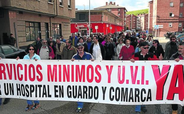 Manifestación celebrada en agosto en las calles de Guardo para reclamar una UVI móvil en la zona.