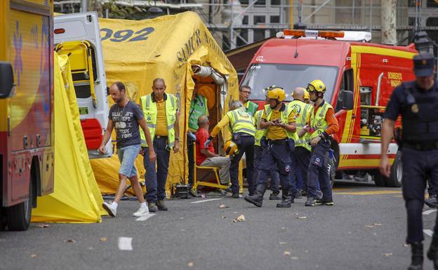 Los equipos de emergencia se encuentran trabajando en las cercanías del Ritz.