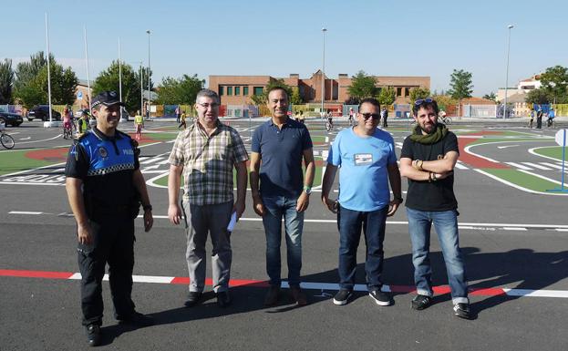 Presentación del circuito de seguridad vial de Carbajosa de la Sagrada, en la mañana de ayer. 