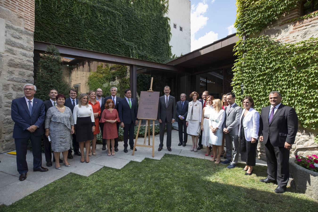 El monarca ha realizado su primera visita como rey a la ciudad para mostrar su respaldo al primer Año Jubilar Teresiano y para presidir el acto conmemorativo del 25 aniversario del Grupo de Ciudades Patrimonio de la Humanidad de España