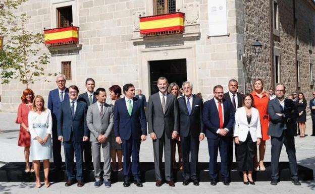 El Rey, en Àvila, con motivo del Primer Año Jubilar Teresiano y para conmemorar el XXV aniversario del Grupo de Ciudades Patrimonio de la Humanidad de España.