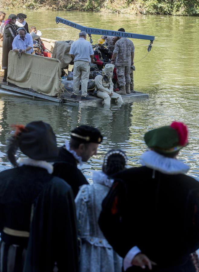 Fotos: Recreación de la inmersión de un buzo en 1602 en Valladolid