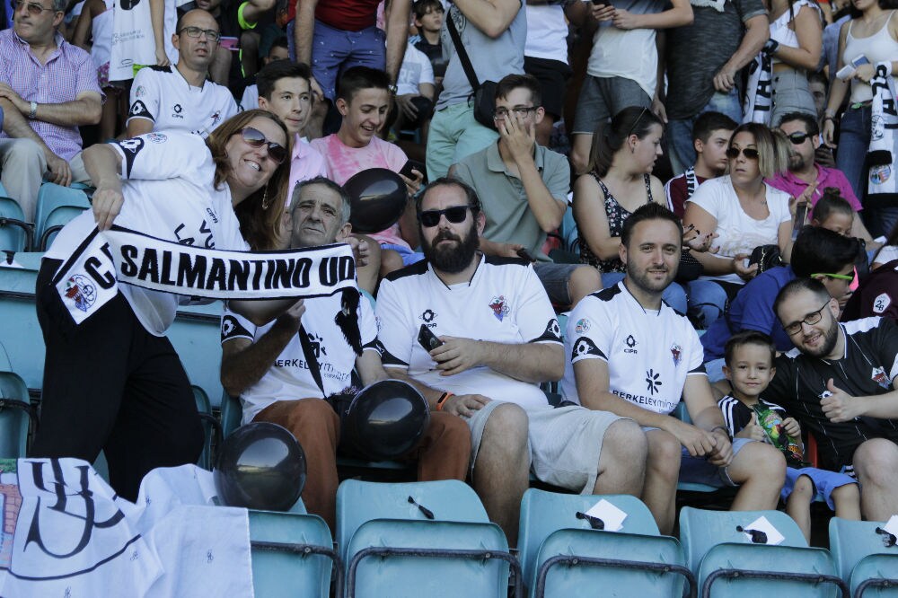 El conjunto chacinero se impone en unos trepidantes minutos finales y logra su primera victoria fuera de la Liga mientras que los de Campos encajan la primera derrota ante su afición