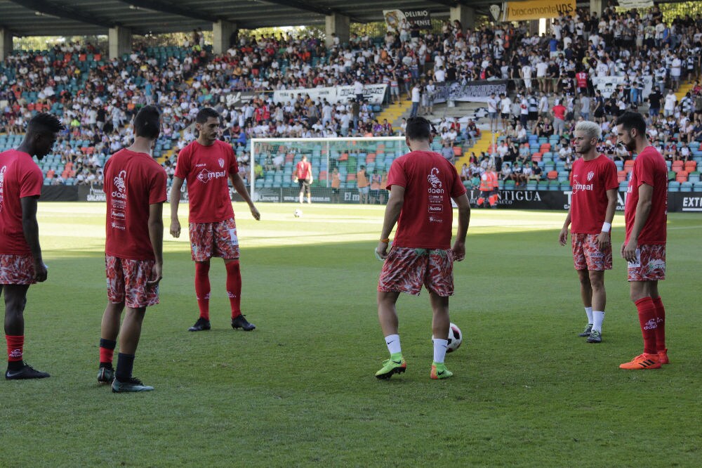 El conjunto chacinero se impone en unos trepidantes minutos finales y logra su primera victoria fuera de la Liga mientras que los de Campos encajan la primera derrota ante su afición