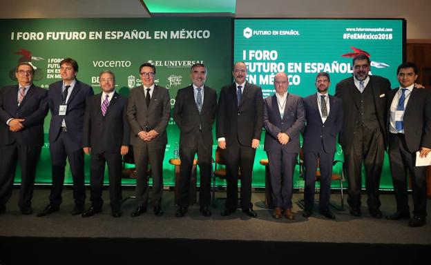 Representantes de Vocento y de 'El Universal', en la foto de familia que inmortalizó la jornada.