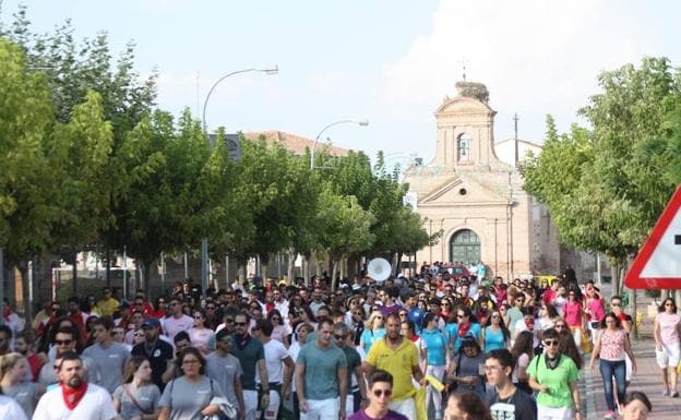 Cientos de personas en las calles de Nava en una mañana de encierro