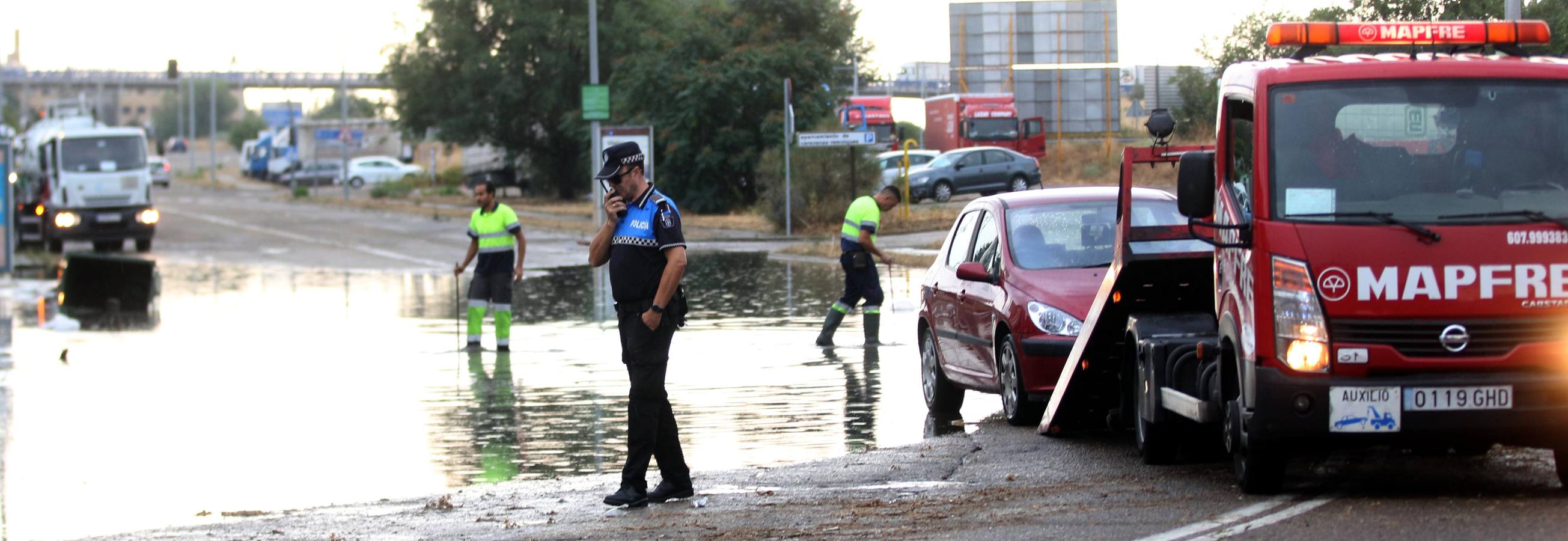 Fotos: La tormenta provoca inundaciones en el polígono de San Cristóbal de Valladolid