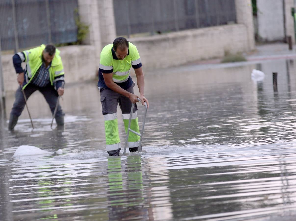 Fotos: La tormenta provoca inundaciones en el polígono de San Cristóbal de Valladolid
