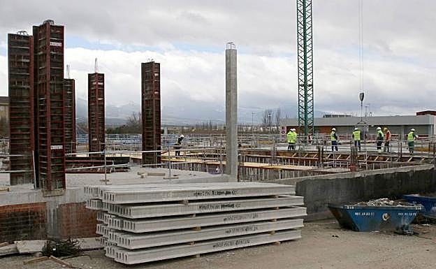 Trabajos en el nuevo edificio de los juzgados de Segovia el pasado abril.