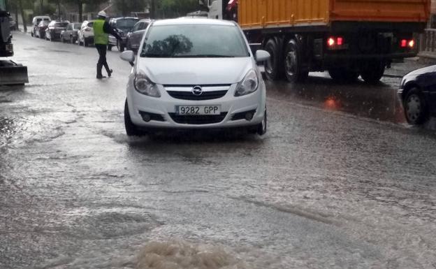 Galería. Una tromba de agua sorprendió este miércoles a los vecinos de la comarca de Cuéllar. 