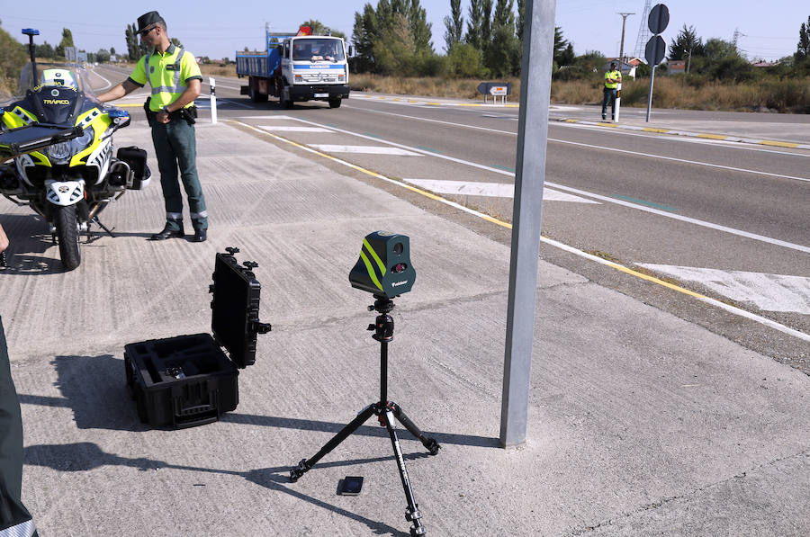 Fotos: Velolaser nuevo Radar para las carreteras Palentinas