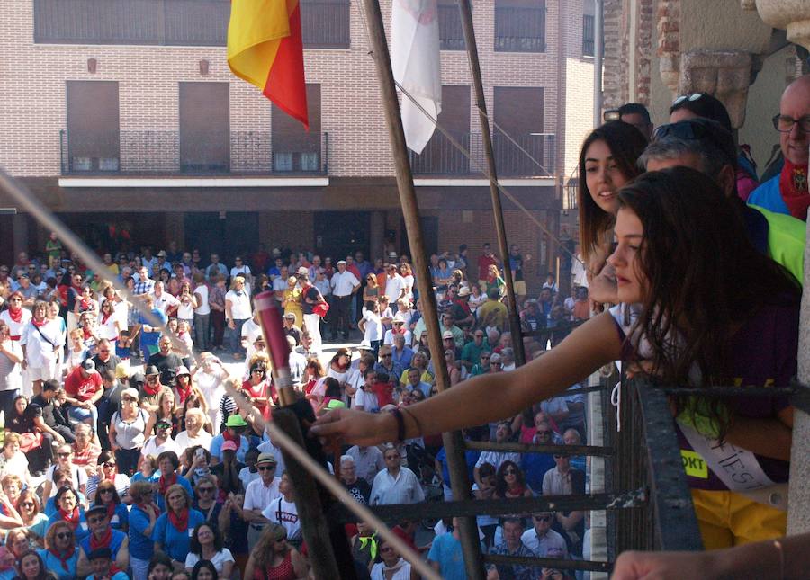 Fotos: Olmedo inicia sus fiestas con un multitudinario chupinazo