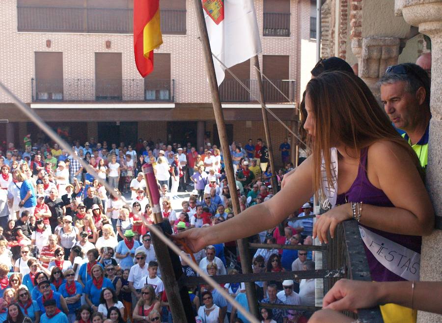 Fotos: Olmedo inicia sus fiestas con un multitudinario chupinazo