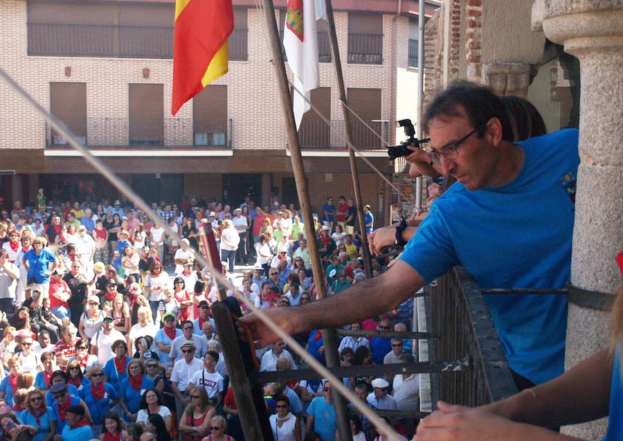 Fotos: Olmedo inicia sus fiestas con un multitudinario chupinazo