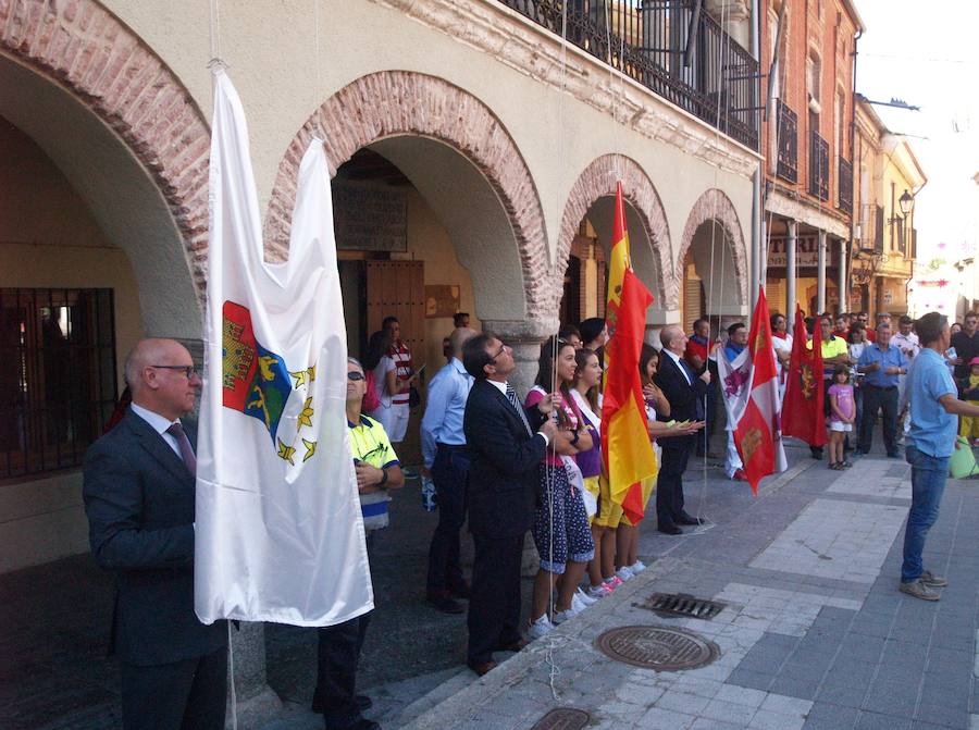 Fotos: Olmedo inicia sus fiestas con un multitudinario chupinazo