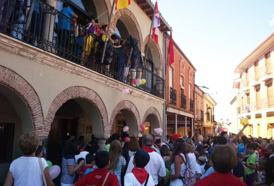 Fotos: Olmedo inicia sus fiestas con un multitudinario chupinazo