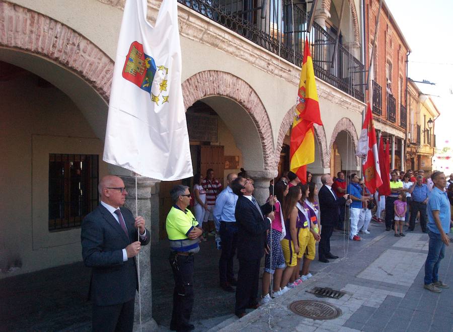 Fotos: Olmedo inicia sus fiestas con un multitudinario chupinazo