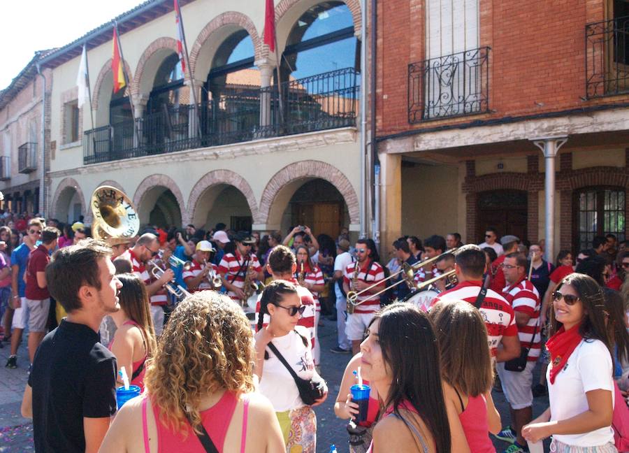 Fotos: Olmedo inicia sus fiestas con un multitudinario chupinazo