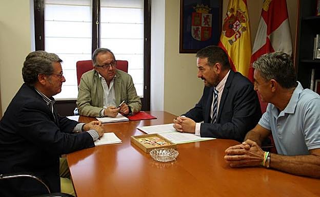 Reunión de los representantes de Aguilafuente con los responsables de la Junta