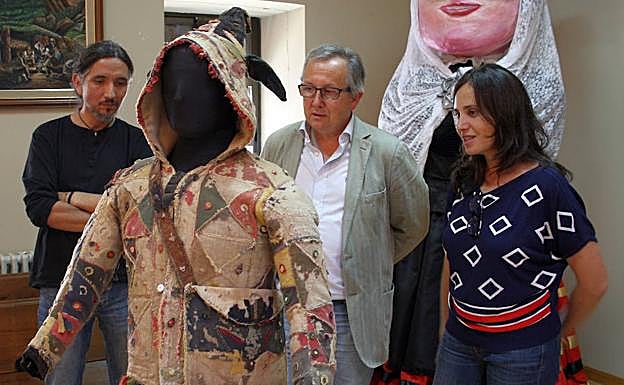 Traje de Zarragón tras su restauración