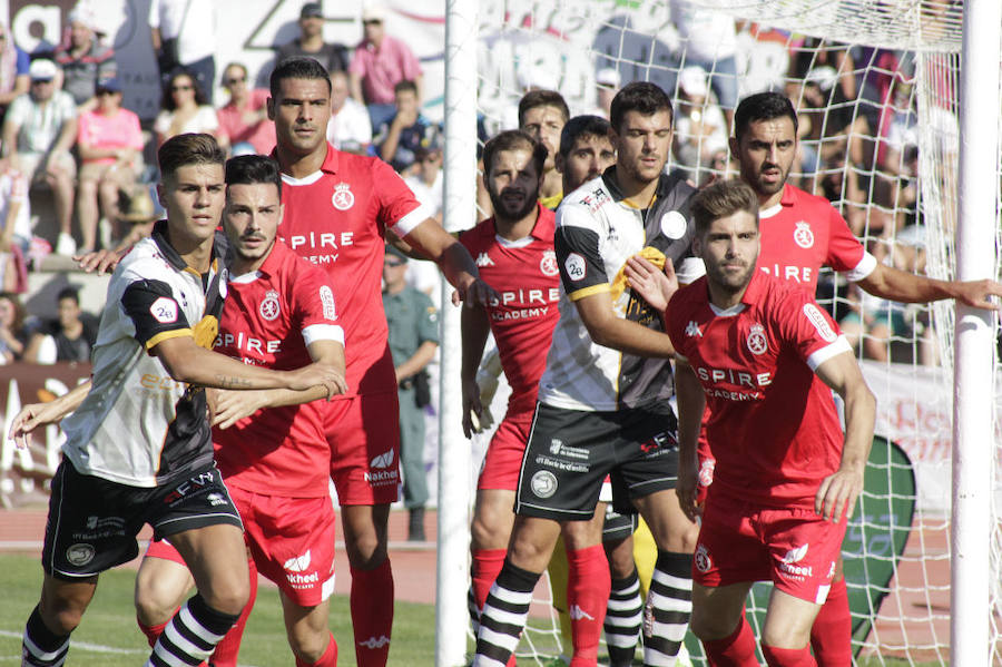 Fotos: Unionistas cae por la mínima ante la Cultural Leonesa (0-1)