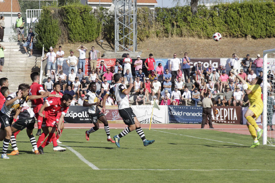 Fotos: Unionistas cae por la mínima ante la Cultural Leonesa (0-1)