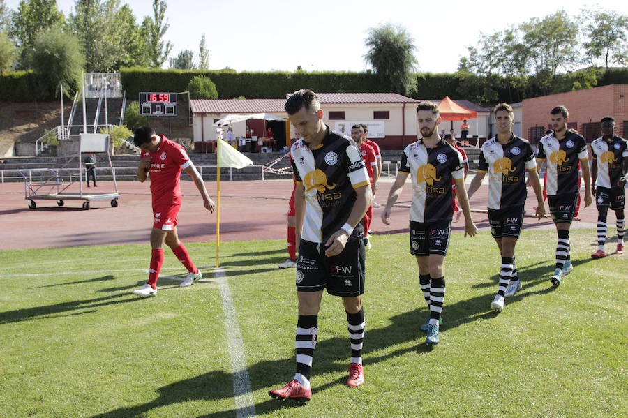 Fotos: Unionistas cae por la mínima ante la Cultural Leonesa (0-1)