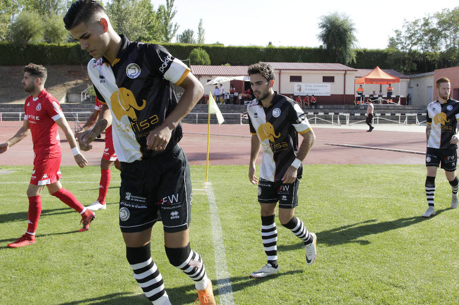 Fotos: Unionistas cae por la mínima ante la Cultural Leonesa (0-1)