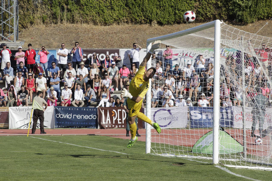Fotos: Unionistas cae por la mínima ante la Cultural Leonesa (0-1)