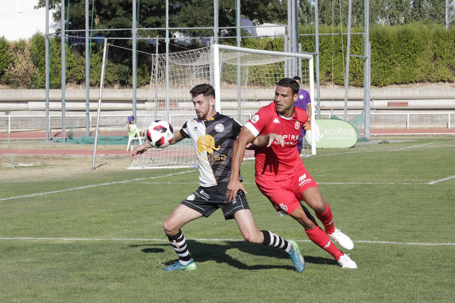 Fotos: Unionistas cae por la mínima ante la Cultural Leonesa (0-1)