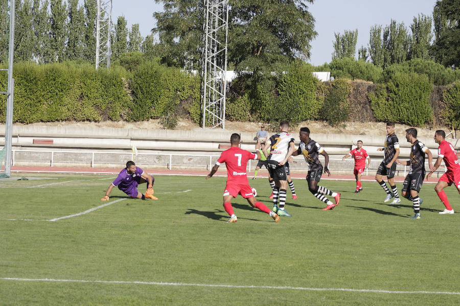 Fotos: Unionistas cae por la mínima ante la Cultural Leonesa (0-1)
