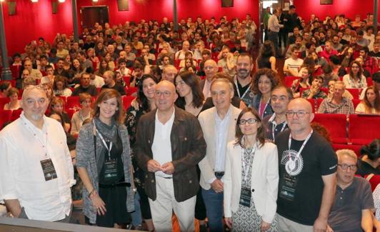 Los ponentes posan junto al presidente de la Diputación y e rector de la UVA. 