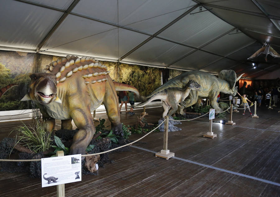 Fotos: Exposición de dinosaurios animatrónicos en el Ferial