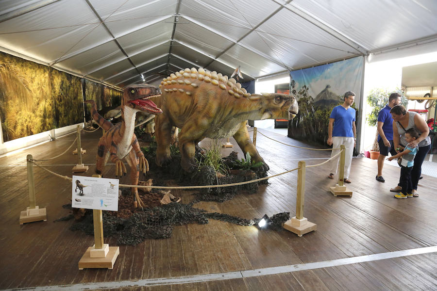 Fotos: Exposición de dinosaurios animatrónicos en el Ferial