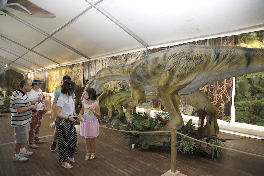 Fotos: Exposición de dinosaurios animatrónicos en el Ferial