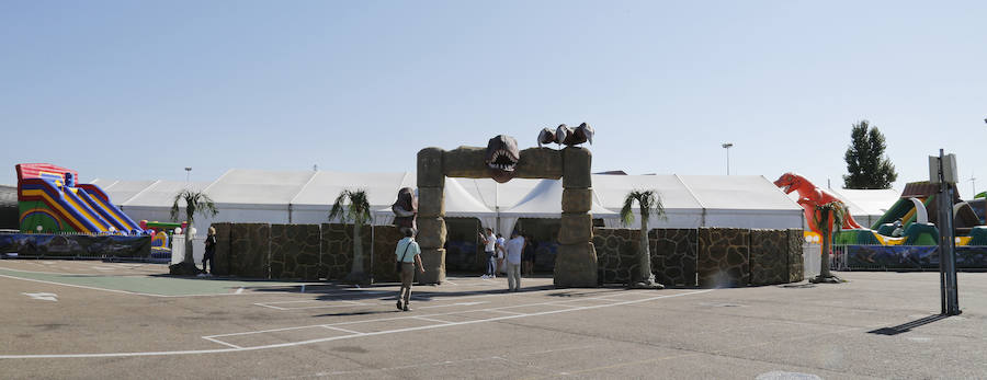 Fotos: Exposición de dinosaurios animatrónicos en el Ferial