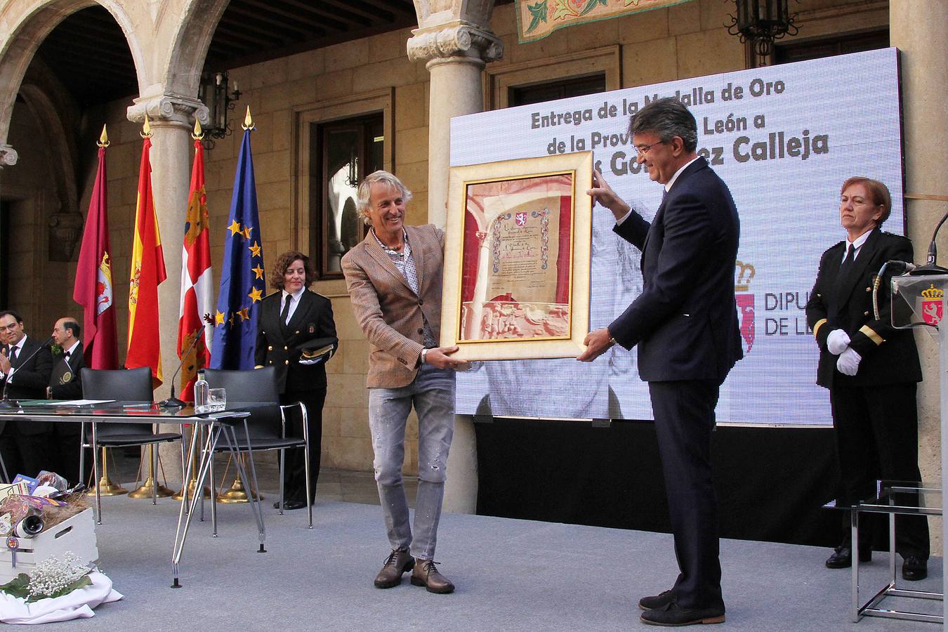 Tras referirse a León como «una tierra maravillosa que ofrece muchas posibilidades», uno de los aventureros más famosos de la televisión nacional aseguró sentirse «emocionado» en «uno de los días más bonitos» de su vida
