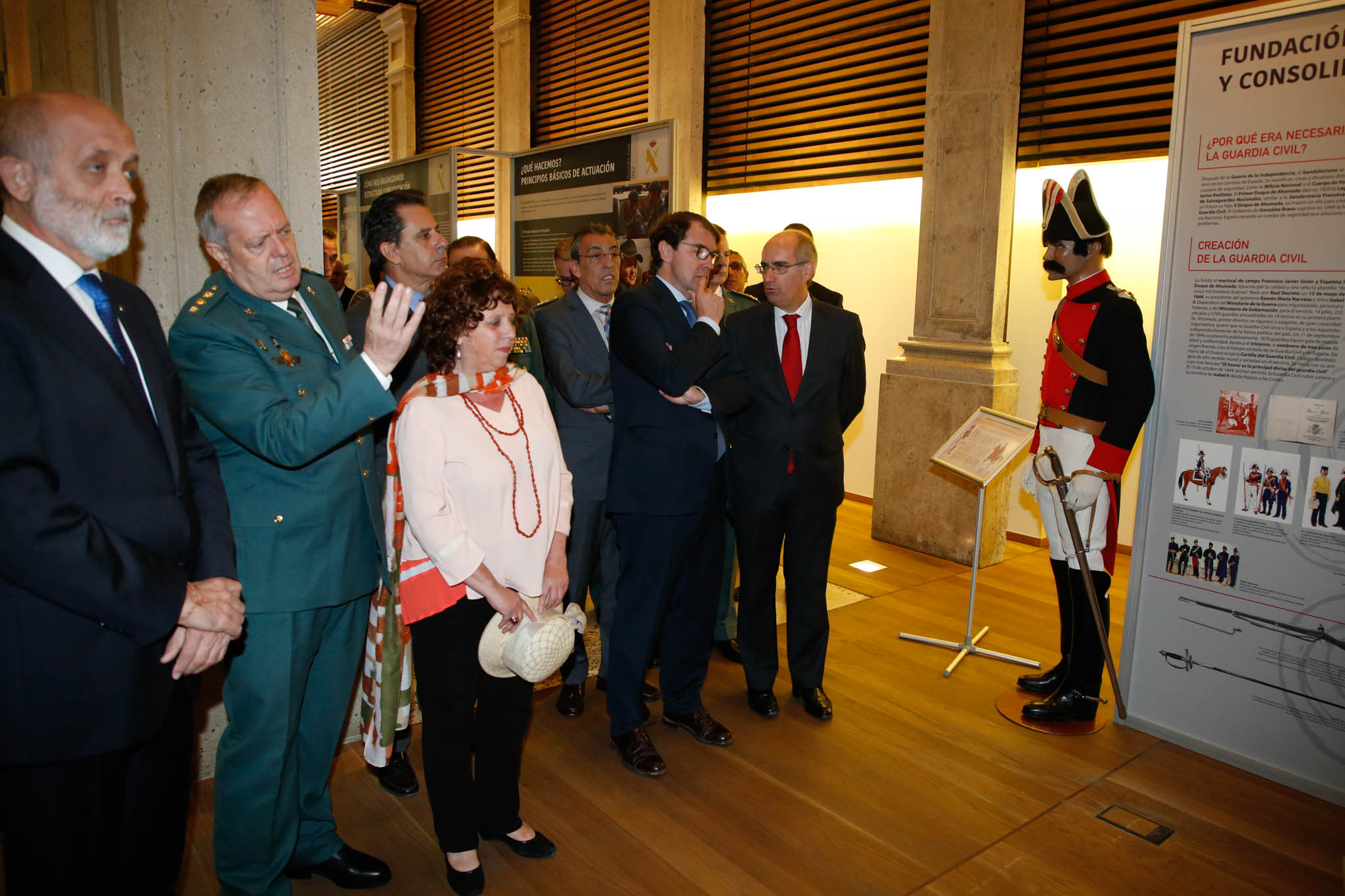 Fotos: Exposición sobre la historia de la Guardia Civil en Salamanca