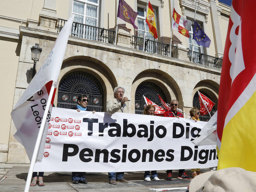 Fotos: Los pensionistas se manifiestan en Palencia