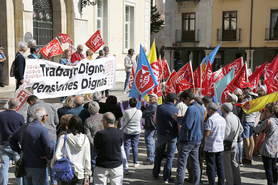 Fotos: Los pensionistas se manifiestan en Palencia
