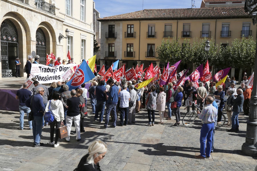 Fotos: Los pensionistas se manifiestan en Palencia