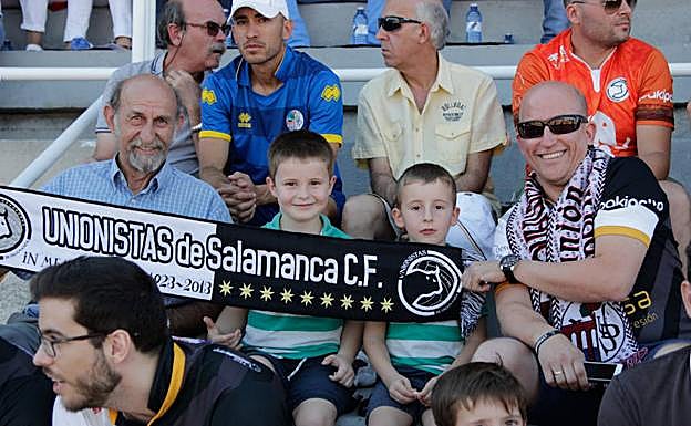 Seguidores de Unionistas ante la Cultural Leonesa. 