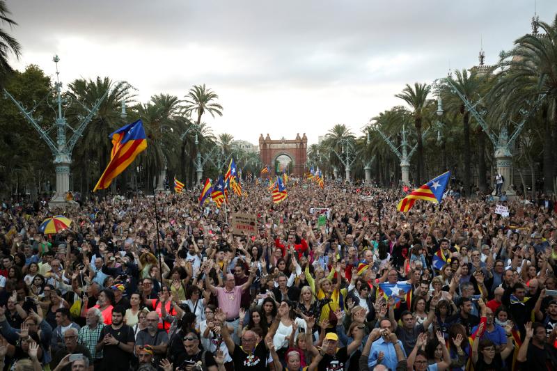 180.000 personas han acudido a la manifestación de Barcelona para conmemorar el primer aniversario del 1-O, según la Guardia Urbana