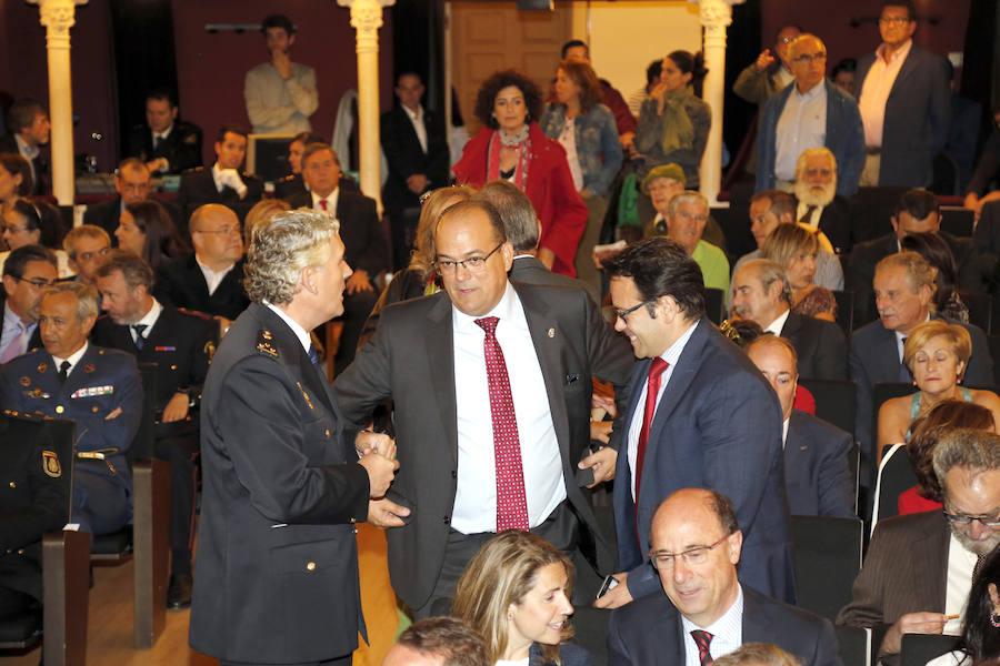 Fotos: Fiesta de los Angeles Custodios de la policia nacional en Palencia