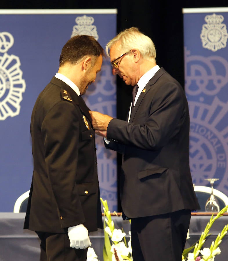 Fotos: Fiesta de los Angeles Custodios de la policia nacional en Palencia