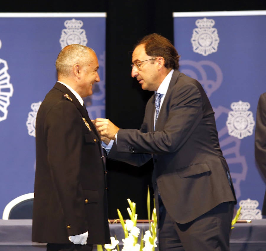 Fotos: Fiesta de los Angeles Custodios de la policia nacional en Palencia