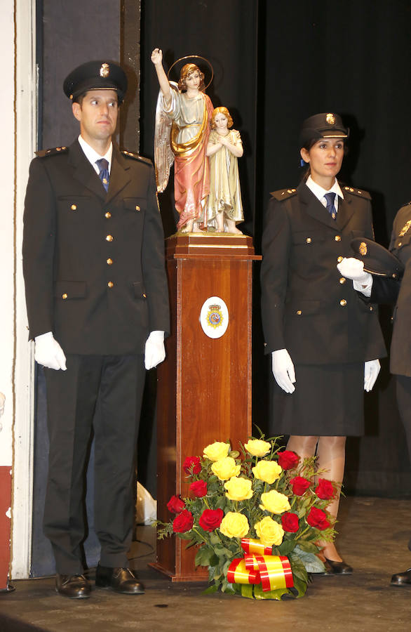 Fotos: Fiesta de los Angeles Custodios de la policia nacional en Palencia