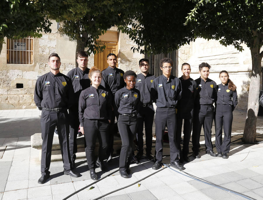 Fotos: Expectación en Palencia ante las cocinas de MasterChef Junior